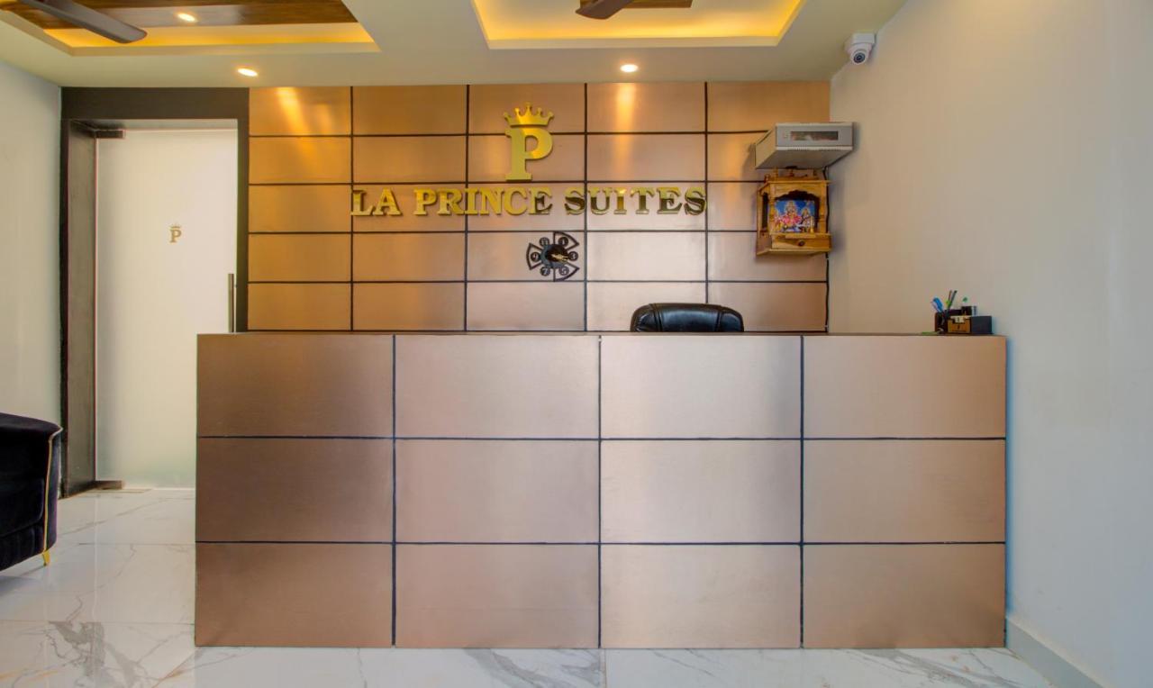 Treebo Code Red Hotel Morjim Exterior foto